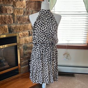 Beautiful dress. Tie at back of neck